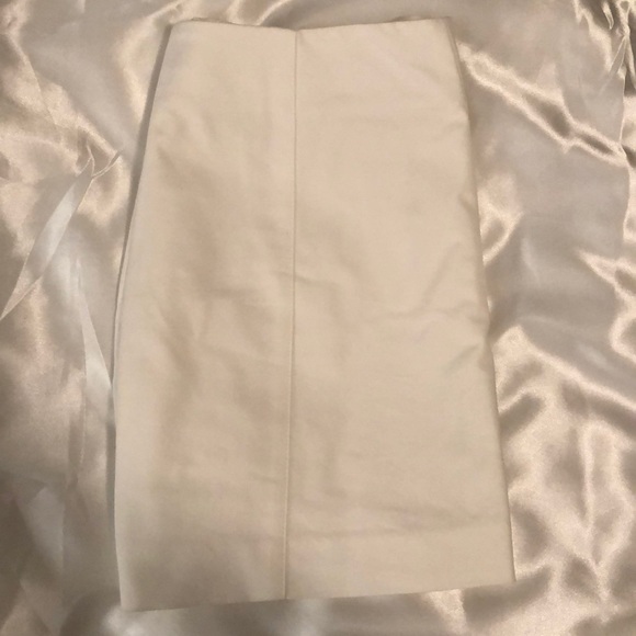 High waisted white shorts - Picture 2 of 2